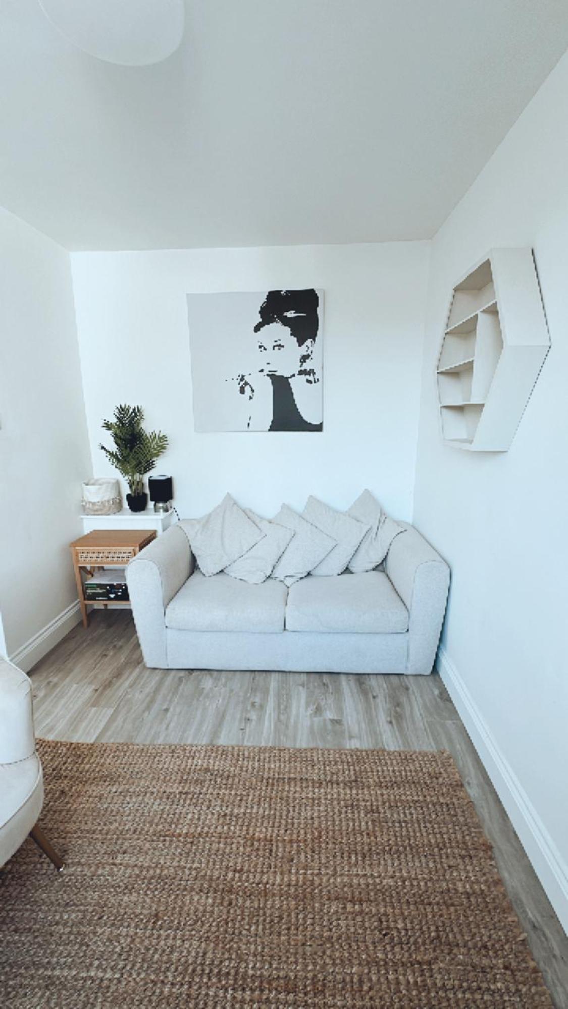 Southsea Homestays - Three Bedroom Home, Sleeps 8 - With Garden & Hot Tub Portsmouth Exterior foto
